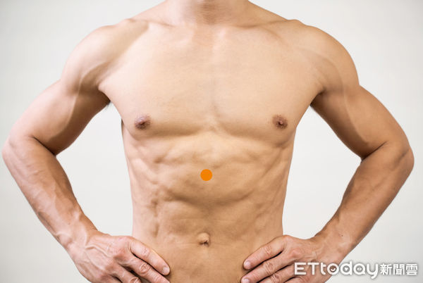 ▲中脘穴。（圖／記者許宥孺翻攝）