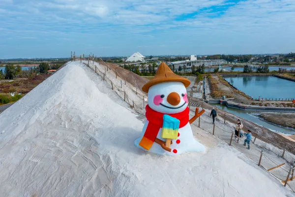 ▲▼七股鹽山療癒雪人。（圖／七股鹽山提供）
