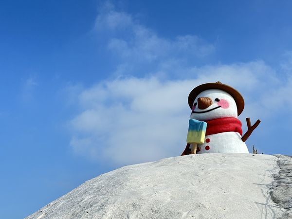 ▲▼七股鹽山斗笠雪人。（圖／七股鹽山提供）