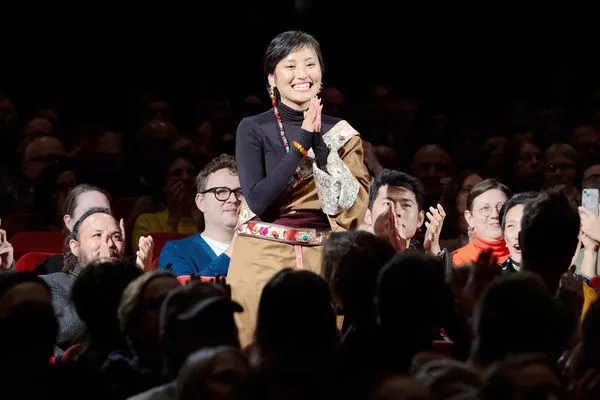 ▲《香巴拉》廷妮拉姆在片中高海拔騎馬，更苦練藏語方言、學習編織手藝。（圖／海鵬提供）