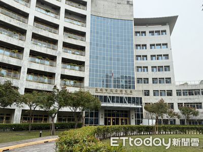 網紅女師控「束帶綁擔架」強制就醫　自殺防治學會籲停止網路圍觀