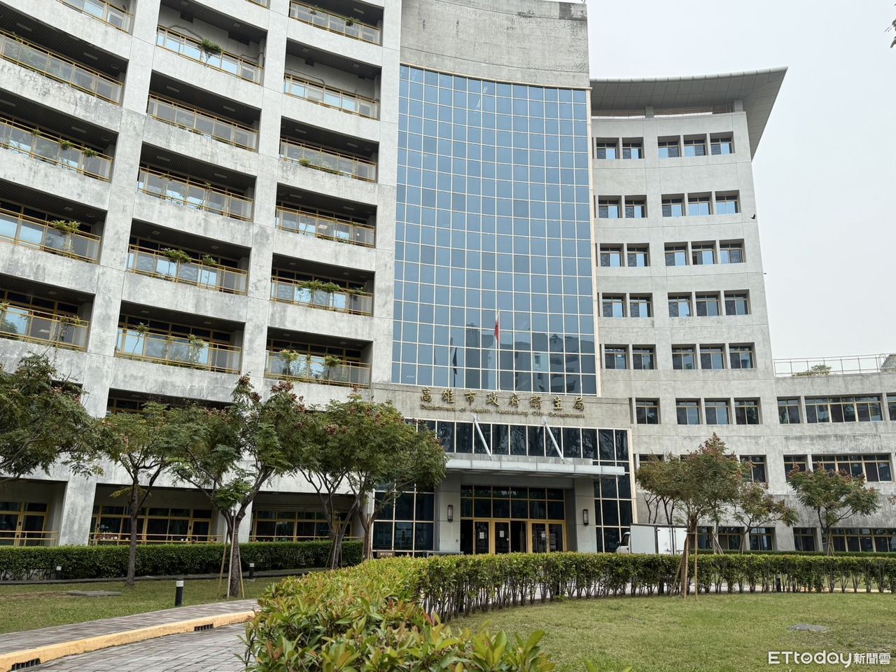網紅女師控「束帶綁擔架」強制就醫 自殺防治學會籲停止網路圍觀