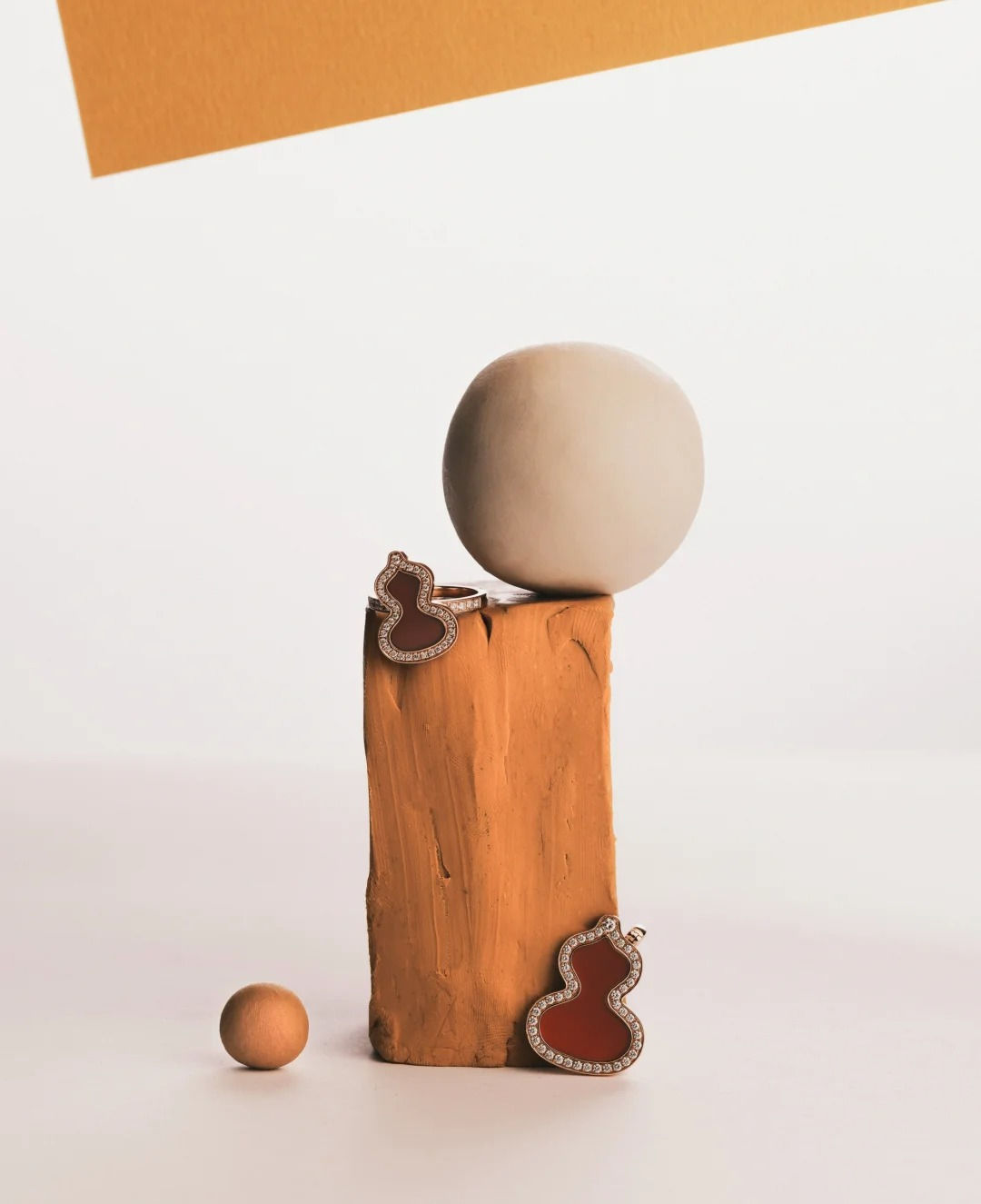 ▲▼紅色珠寶             。（圖／公關照）