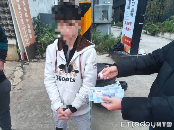 ▲▼新莊警逮捕販毒的宋男，起獲喪屍煙彈、K他命及毒咖啡包           。（圖／記者陳以昇翻攝）