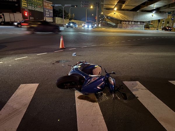 ▲彰化女子雙載遭撞飛骨折，肇事駕駛逃逸。（圖／民眾提供）
