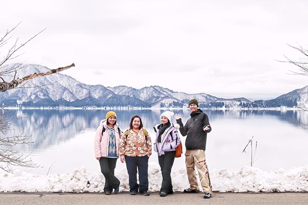 ▲禾浩辰如雪中白馬王子拯救困在雪地的鍾欣凌 感動讚他：好像在拍偶像劇。（圖／桂田文化藝術基金會、桂田文創）