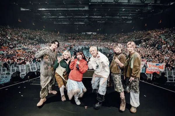 ▲YOASOBI男粉被保安抬走。（圖／翻攝自Threads）