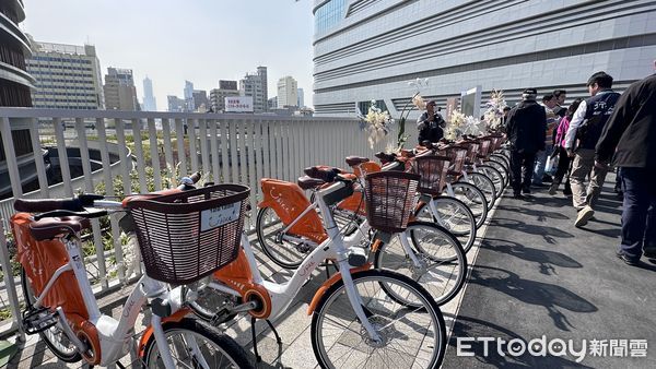 ▲▼高雄車站天棚啟用。（圖／記者賴文萱攝）