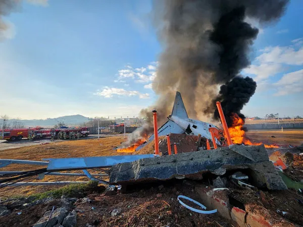 ▲▼南韓濟州航空181人客機墜毀務安機場。（圖／路透）