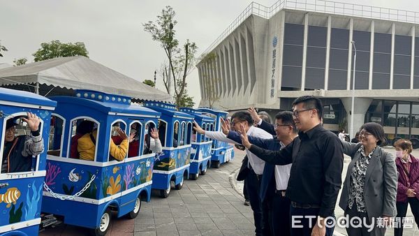 ▲▼台鐵公司董事長杜微日前赴潮州基地，視察體驗園區新設施。（圖／台鐵公司提供）