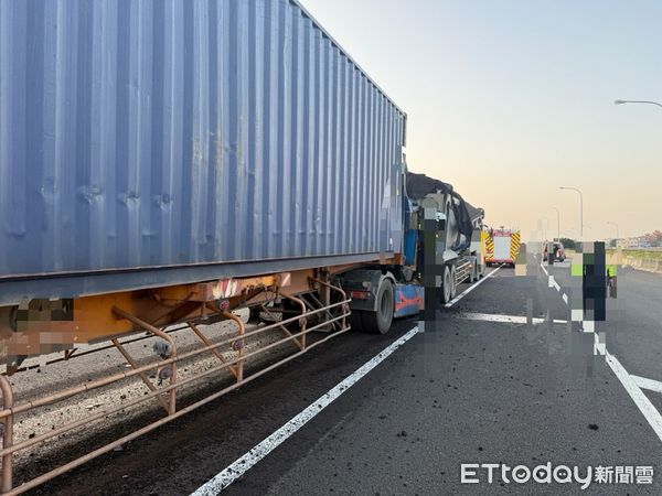 ▲▼國道1號南向257.1公里、嘉義民雄路段交通事故             。（圖／記者翁伊森翻攝）