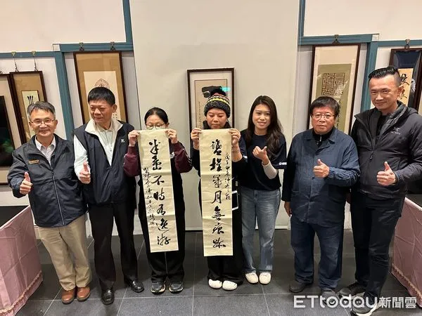 ▲藝術家李國殿老師28日於北門文化藝術園區東門美術三館，舉辦「揮墨北門嶼-書藝交流文化饗宴」，邀請書法名家與在地文人共襄盛舉。（圖／記者林東良翻攝，下同）