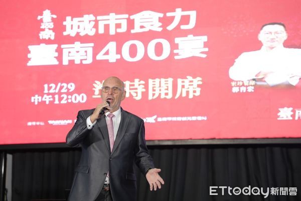 ▲台南市政府邀請阿勇師汪義勇、施家班施宗榮、洪廚喜宴洪俊男、宏珍宴席郭育宏台南四大知名人氣總鋪師，聯手操刀規劃488桌為台南400劃下完美句點。（圖／記者林東良翻攝，下同）