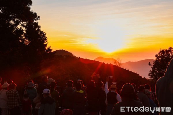 ▲▼    2025年1月3日流星雨極大化期住阿里山賓館u.3ru cjo4就近至小笠原山觀賞〈開春第一場流星雨〉  。（圖／阿里山賓館提供）