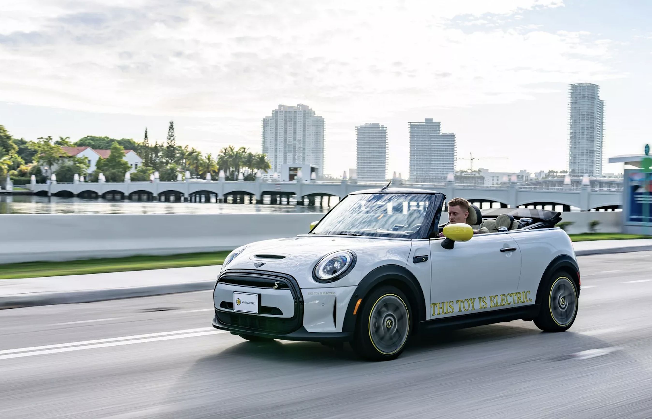 ▲MINI Cooper Convertible SE電動敞篷。（圖／翻攝自MINI）