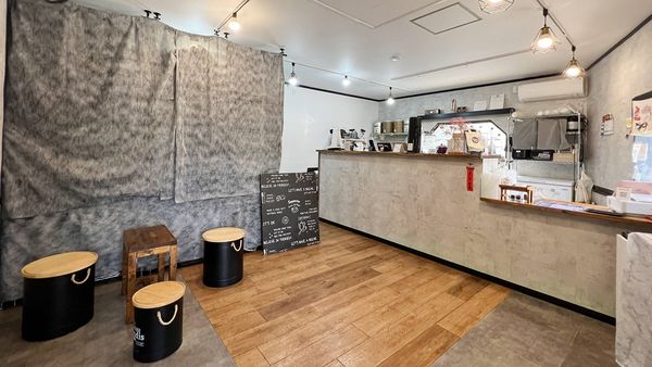 ▲▼台湾茶屋モクテルストーリー（MOCKTAIL STORY）店外觀遠看像是一間經營多年的社區喫茶店。（圖／部落客CJ夫人授權提供，勿擅自翻攝）