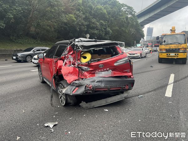 ▲▼             國1林口段7車連環撞。（圖／記者陳以昇翻攝，下同）