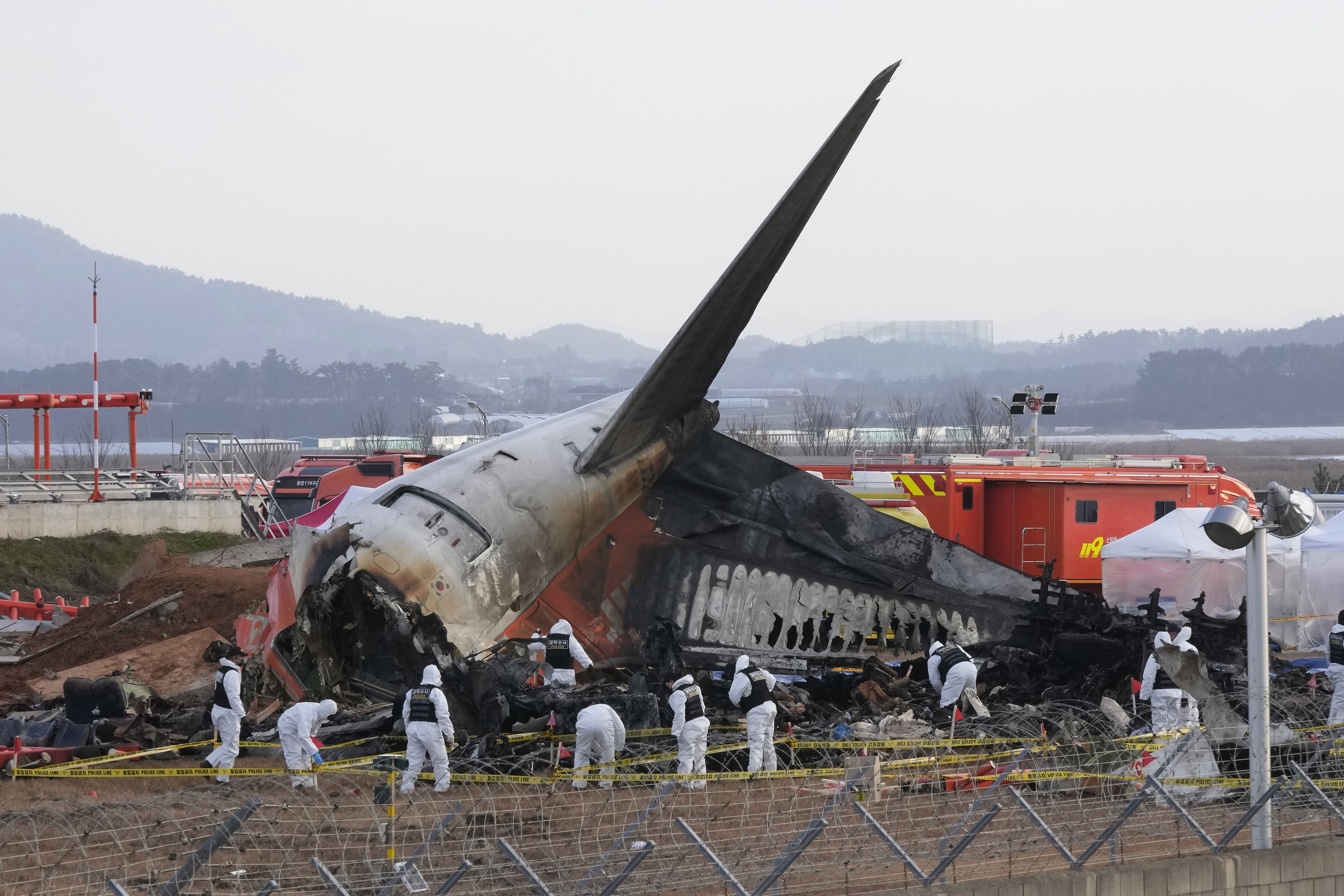 ▲▼ 南韓濟州航空波音客機29日在務安機場墜毀。（圖／達志影像／美聯社）