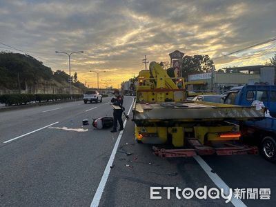 疑逆光撞上違停車！21歲男大生騎車夜衝武嶺　命喪苗栗台1線