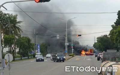 台南車禍釀火燒車！汽機車遭烈焰吞噬　35歲騎士受傷送醫