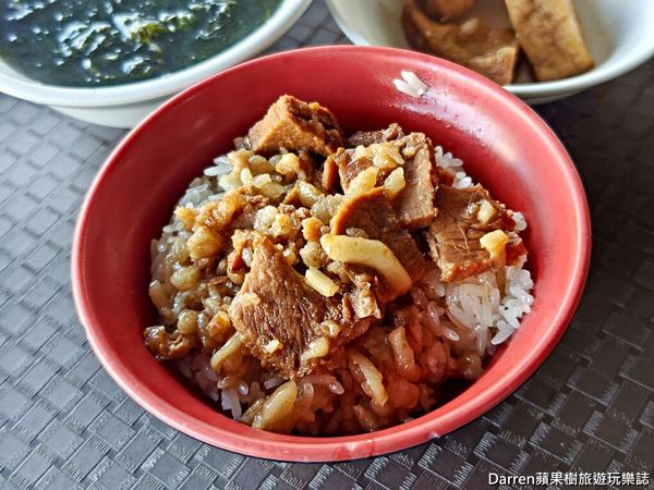 ▲▼津有味油飯滷肉飯，嘉義市美食超佛心銅板價小吃             。（圖／Darren蘋果樹提供）