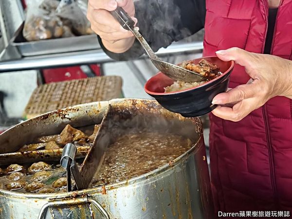 ▲▼津有味油飯滷肉飯，嘉義市美食超佛心銅板價小吃             。（圖／Darren蘋果樹提供）