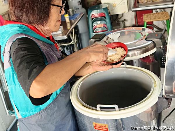 ▲▼津有味油飯滷肉飯，嘉義市美食超佛心銅板價小吃             。（圖／Darren蘋果樹提供）