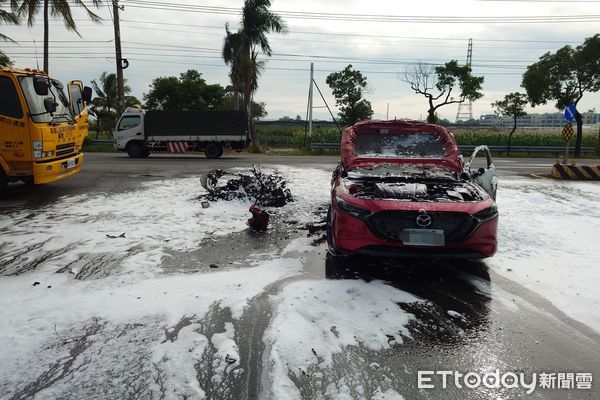 ▲▼台南汽機車擦撞釀火燒車             。（圖／記者林東良翻攝）