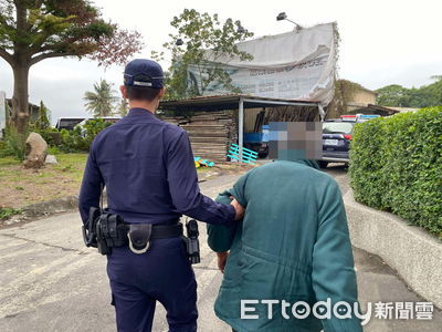 失明翁街頭迷路　暖警發現衣物繡名字...送他回家團圓