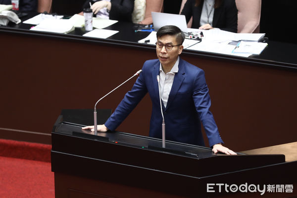 ▲立委鍾佳濱發言。（圖／記者林敬旻攝）