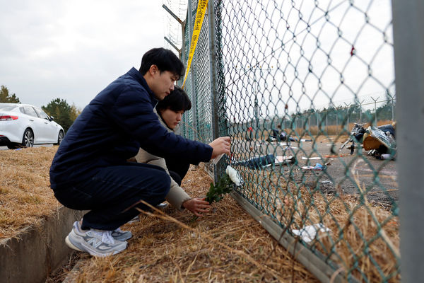 ▲▼濟州航空空難，民眾寫信獻花致哀。（圖／路透社）