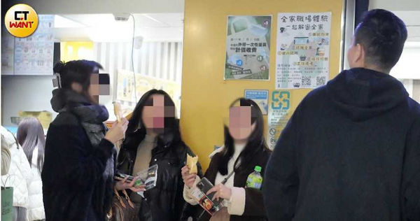 黃金諧星配美人1／小鐘示愛小24歲女團成員　共處4小時樂跑腿買餐送暖