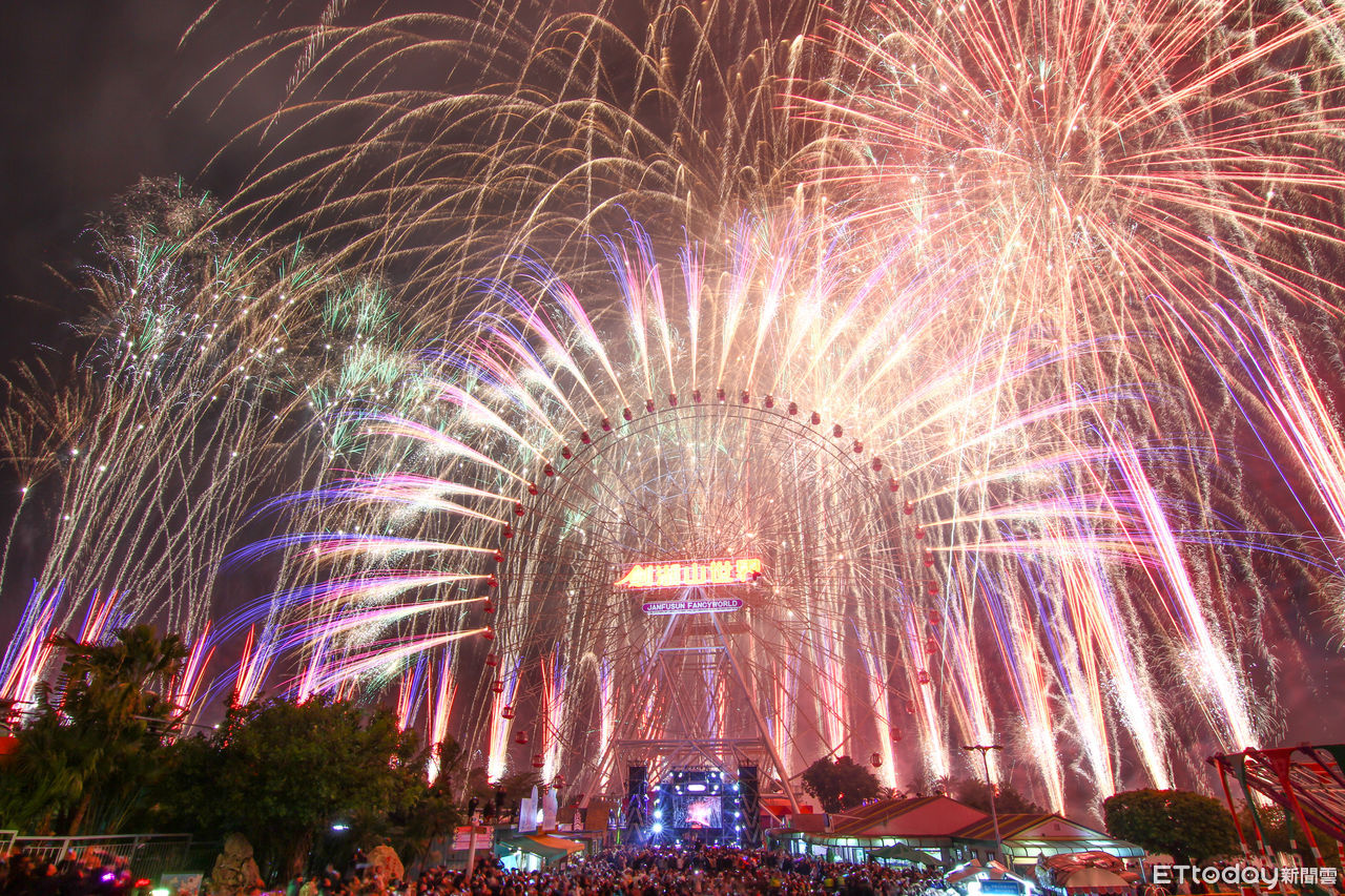 LIVE/迎接2026!劍湖山「舞力High」 10分10秒摩天輪煙火一次看