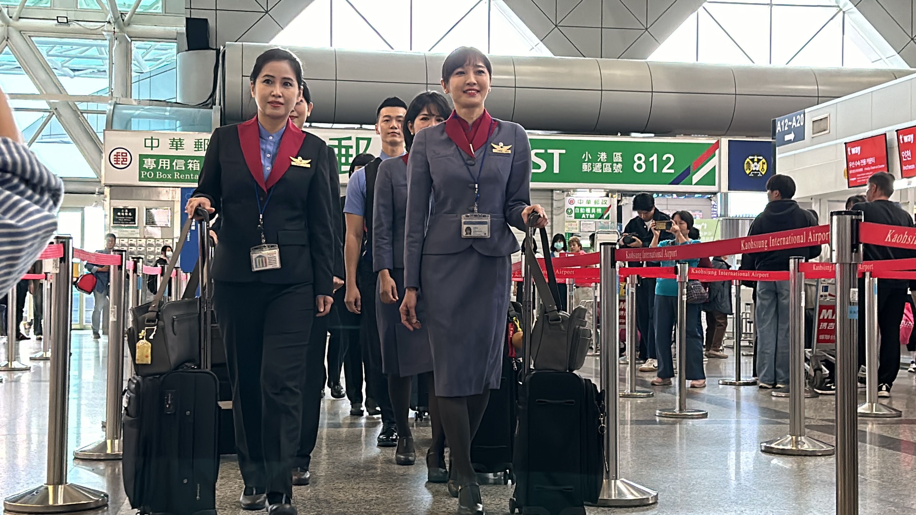 ▲▼華航女空服員褲裝上線！俐落造型首次亮相　空地勤讚：更有安全感。（圖／記者賴文萱攝）