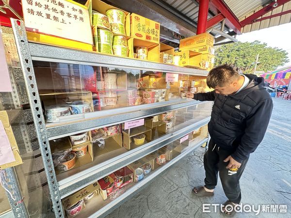 ▲▼泡麵土地公廟             。（圖／記者陳宏瑞攝）