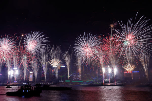 ▲▼香港維多利亞港跨年煙火。（圖／路透社）