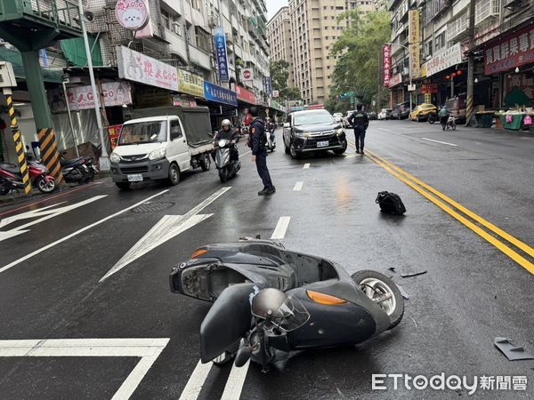 ▲柳男機車遭撞倒地，肇事的許男卻直接駛哩，到案卻稱不知發生車禍。（圖／記者陸運陞翻攝）