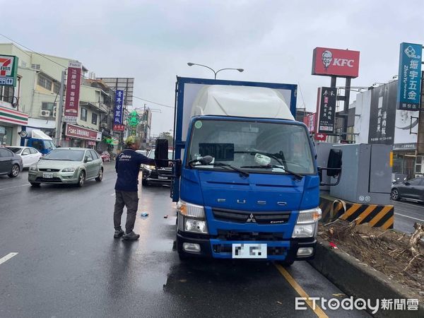 ▲苗栗頭份市14歲少女違規穿越省道，慘遭貨車撞飛，造成骨折和破相。（圖／記者楊永盛翻攝）