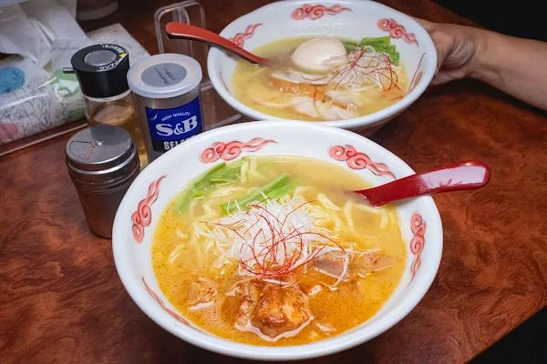 ▲▼晚來了吃不到！日本藏身暗巷米其林拉麵，會黏唇的濃厚系雞白湯。（圖／部落客美熊提供）