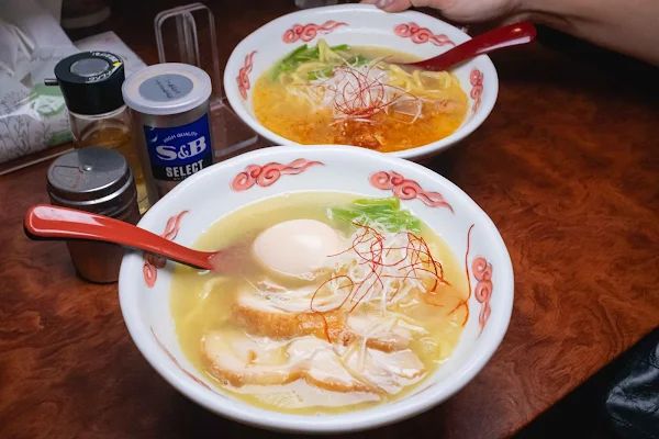 ▲▼晚來了吃不到！日本藏身暗巷米其林拉麵，會黏唇的濃厚系雞白湯。（圖／部落客美熊提供）