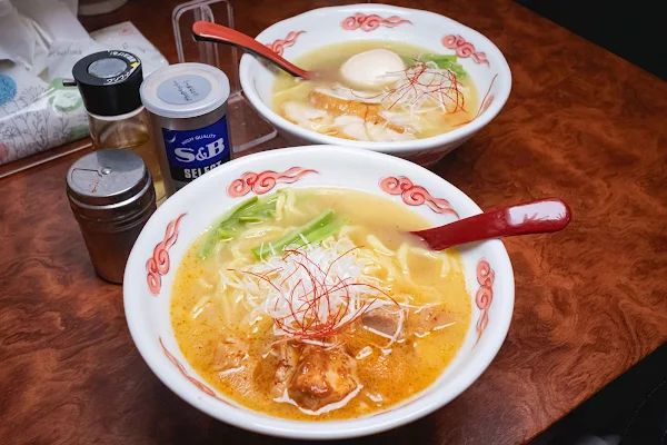 ▲▼晚來了吃不到！日本藏身暗巷米其林拉麵，會黏唇的濃厚系雞白湯。（圖／部落客美熊提供）