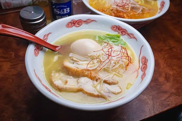 ▲▼晚來了吃不到！日本藏身暗巷米其林拉麵，會黏唇的濃厚系雞白湯。（圖／部落客美熊提供）