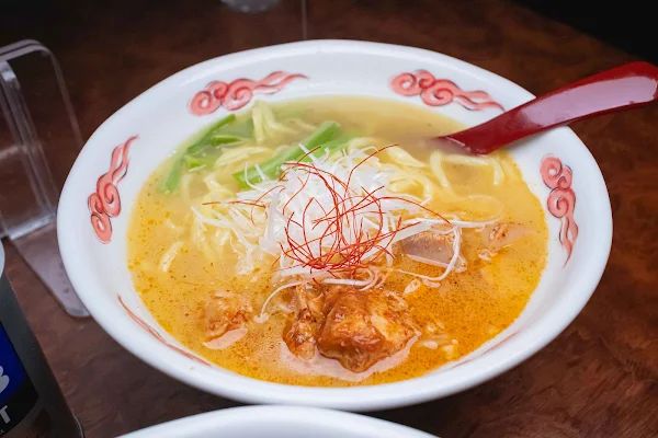 ▲▼晚來了吃不到！日本藏身暗巷米其林拉麵，會黏唇的濃厚系雞白湯。（圖／部落客美熊提供）