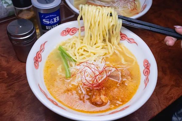 ▲▼晚來了吃不到！日本藏身暗巷米其林拉麵，會黏唇的濃厚系雞白湯。（圖／部落客美熊提供）