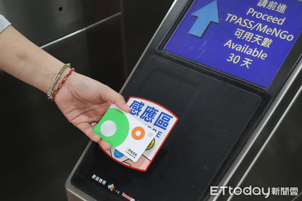 ▲▼MeNGo平台發行的南高屏TPASS月票推出以來，屢有民眾建議販售季票，終於在日前推出南高屏通勤季票服務!只要購買一次就可連續使用90天。（圖／記者吳世龍翻攝）