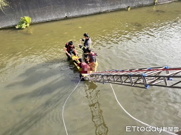 ▲潮州消防分隊潮州鎮光倫路柳枝溝救援            。（圖／記者陳崑福翻攝）