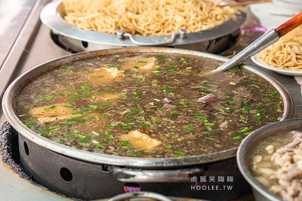▲▼鳳山70年無名老店！招牌肝連肉豬血湯清爽甘醇，必點肉羹和米粉炒。（圖／部落客虎麗提供）