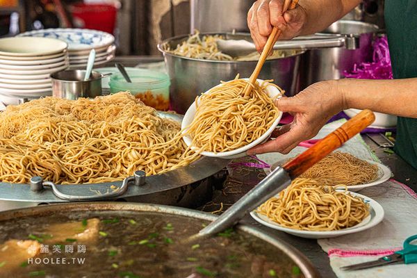 ▲▼鳳山70年無名老店！招牌肝連肉豬血湯清爽甘醇，必點肉羹和米粉炒。（圖／部落客虎麗提供）