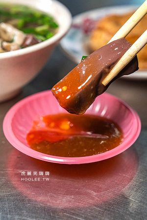 ▲▼鳳山70年無名老店！招牌肝連肉豬血湯清爽甘醇，必點肉羹和米粉炒。（圖／部落客虎麗提供）