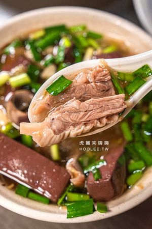 ▲▼鳳山70年無名老店！招牌肝連肉豬血湯清爽甘醇，必點肉羹和米粉炒。（圖／部落客虎麗提供）